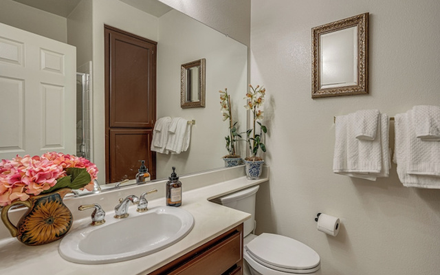 Fairfield Wine Country Getaway w/ Backyard Oasis!