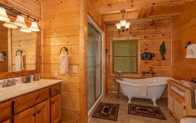 Luxurious Nine Bears Home Minutes Away to Gatlinburg by Redawning