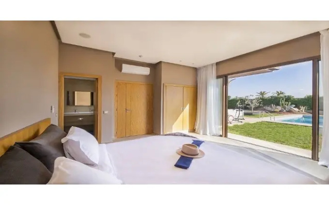Palms Edge