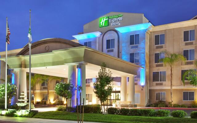 Holiday Inn Express Hotel & Suites River Park, an IHG Hotel