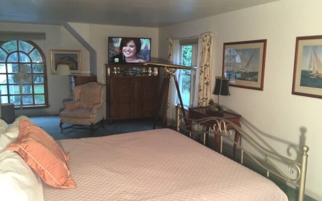Miles River Guest House