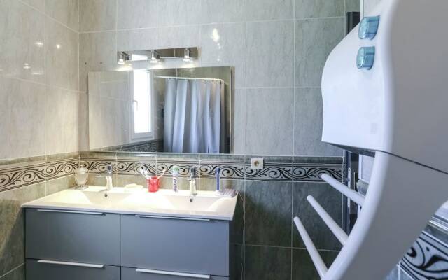 Child-friendly Holiday Home With Many Facilities in Aix-en Provence