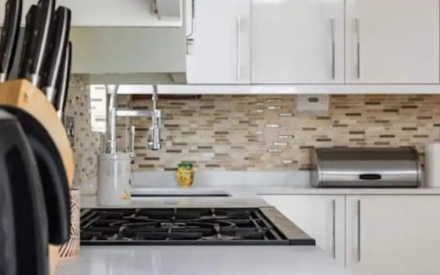 Tudor House Kingston Luxury 5 bed Villa