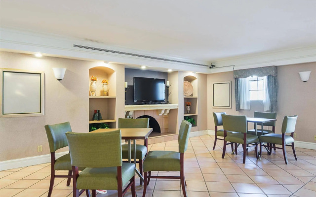 Baymont by Wyndham Tulsa Broken Arrow