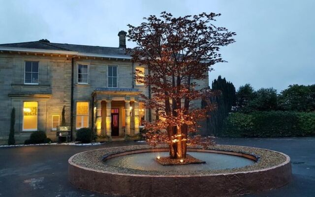 Leonardslee House