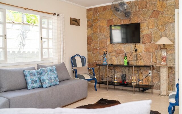 Linda casa no condomínio Morada da Praia