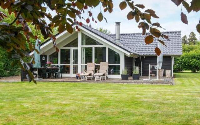Three-Bedroom Holiday home in Tarm 5