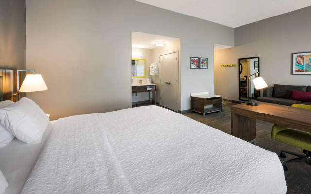 Hampton Inn & Suites Fredericksburg-at Celebrate Virginia