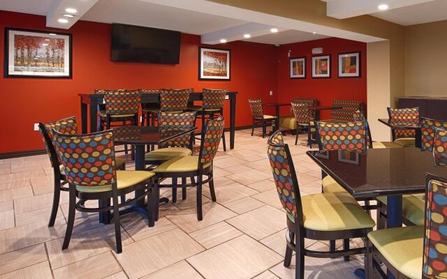 Clarion Pointe Independence - Kansas City