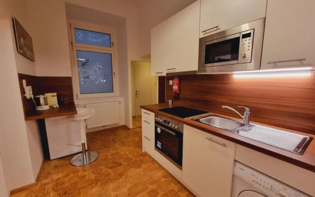 Sissi Royal Suite - Inner City 4 bedroom apartment