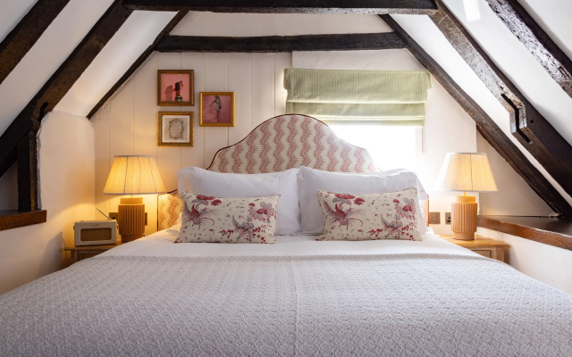 The White Hart - A Heartwood Inn