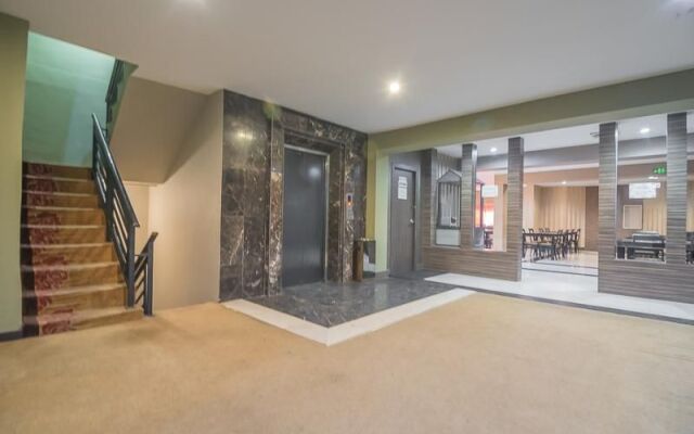 RedDoorz Plus near Harbour Bay Mall Batam