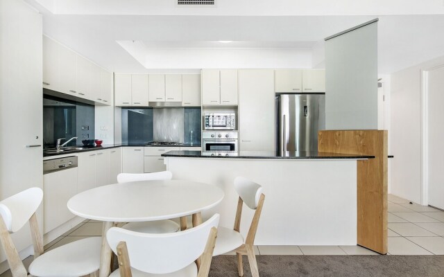 Broadbeach on the Park 2 Bedroom Apartment