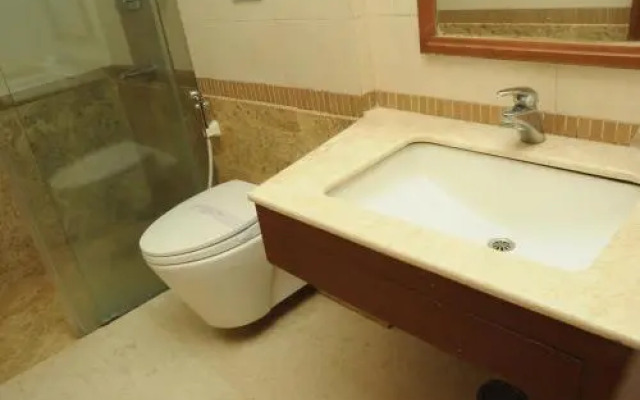 Ponnis Grand Inn