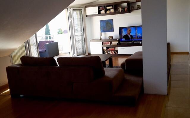 Luxurious 3-Bed Penthouse with Stunning View