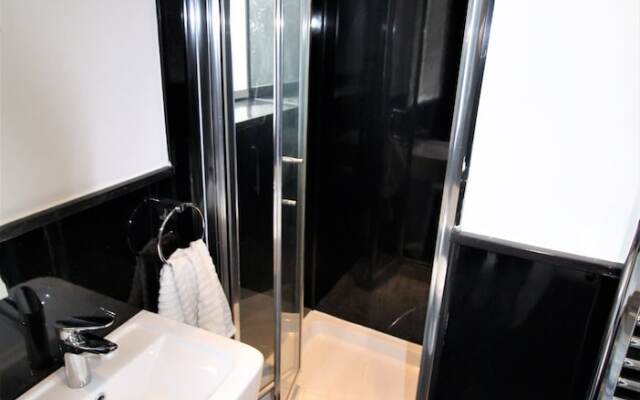 Sleeps 9 - Large Period Property -beautiful Refurb