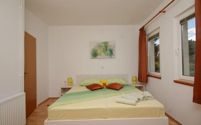 JoviZe - free parking - A6(2+2)