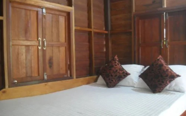 Salad Grand Bungalow & House Rental