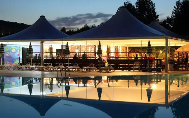 Pineto Beach Village  Camping