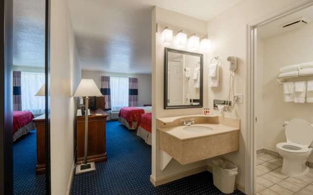 Cottonwood Suites Savannah Hotel & Conference Center