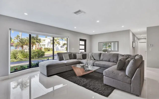 Renovated 5 Br Home with Heated Pool