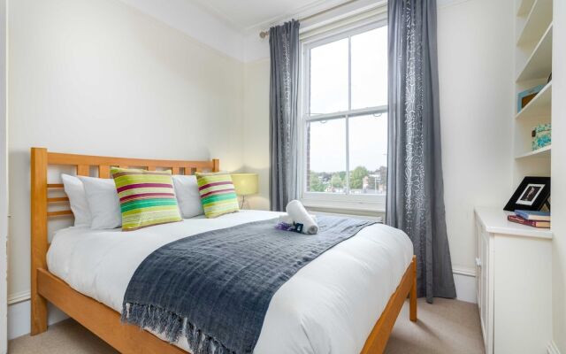 Bright and Elegant Chiswick Apartment