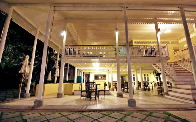 Baan Bayan Beachfront Hotel