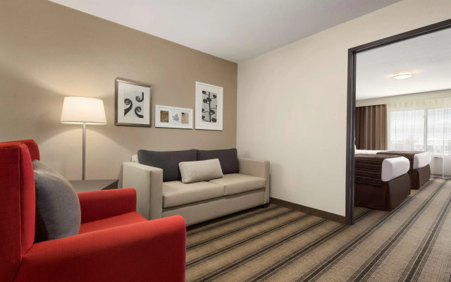 Country Inn & Suites by Radisson, St. Cloud West, MN