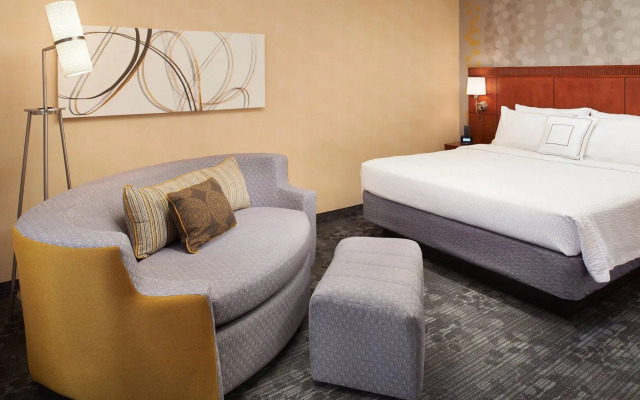 Courtyard by Marriott Chicago Deerfield