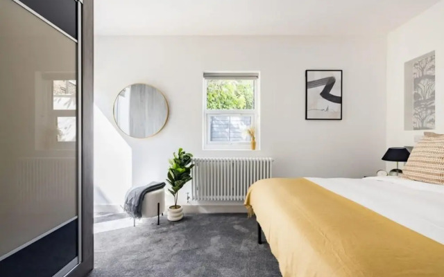 The Battersea Loft - Trendy 3bdr Flat With Patio, London