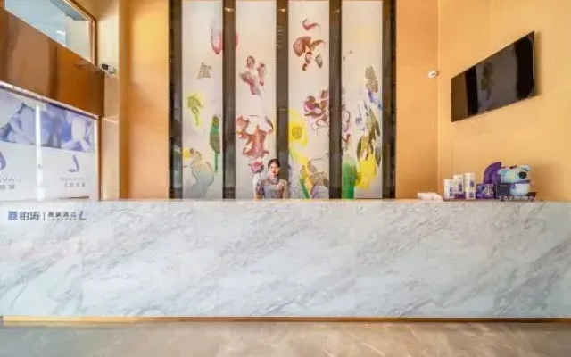 Lavande Hotel (Heyuan High Speed Railway Station Country Garden)