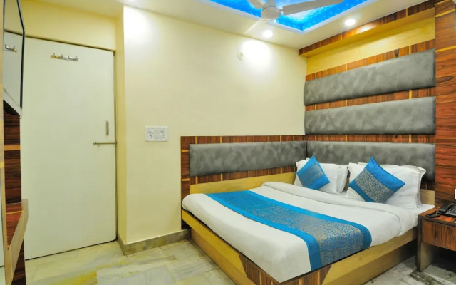 Hotel lahorimal Deluxe Paharganj