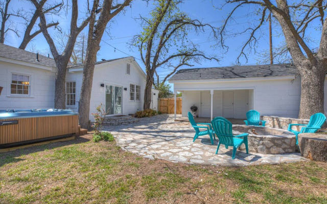 Stunning Luxury Rental Near Main W/hot-tub&firepit