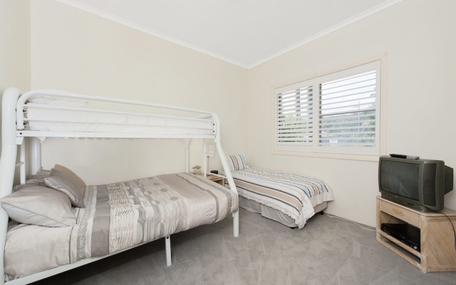 349 'Oaks Pacific Blue' 265 Sandy Point Road - Fantastic Pool – Guest Rooms – Salamander Bay