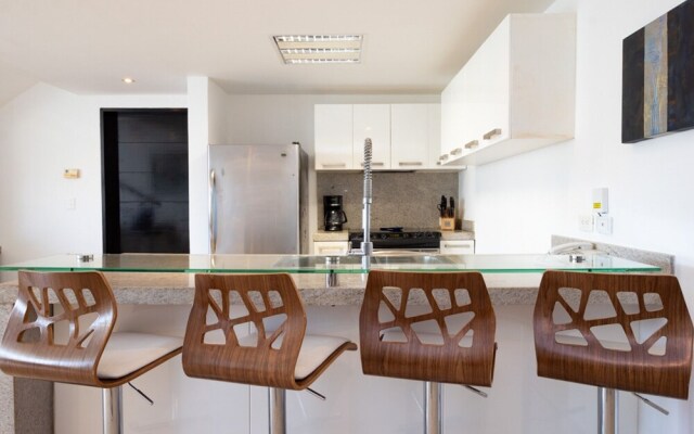 Elements Penthouse 6 3 Bedroom Condo by RedAwning