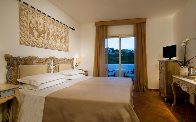 COLONNA GRAND HOTEL CAPO TESTA, a Colonna Luxury Beach Hotel, Santa Teresa Sardegna