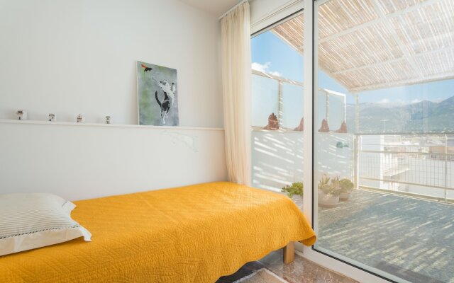 Seafront Penthouse LEO