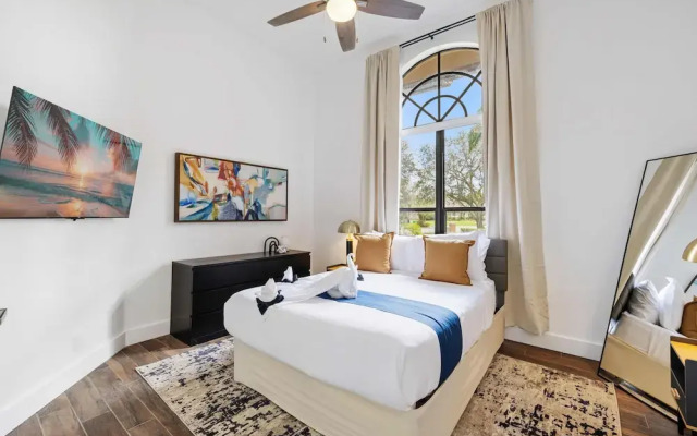 Grand 6BR Plantation Estate w/ Tennis & Pool