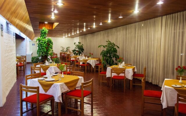 Camino Real Hotel