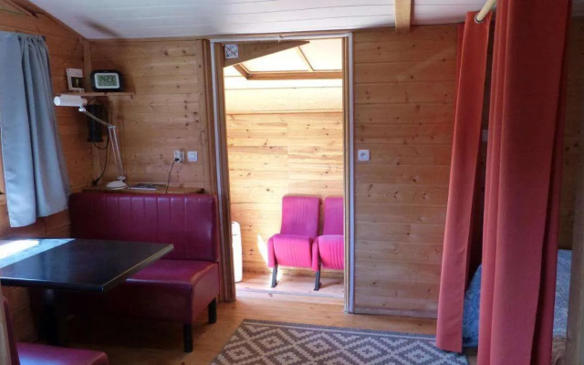 Camping A La Ferme De Bourras