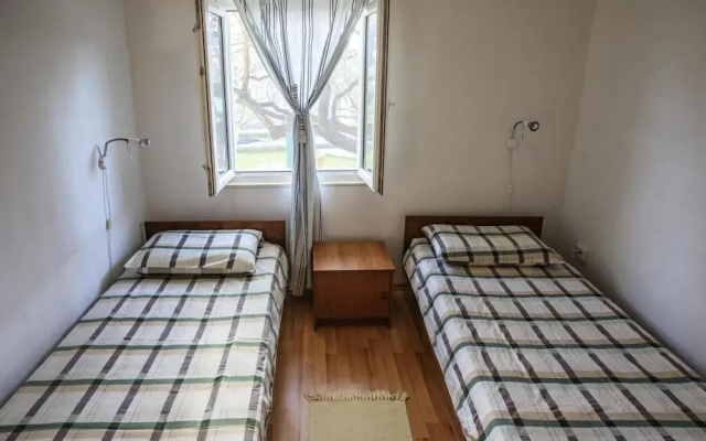 Sumartin Holiday Home Near the Beach