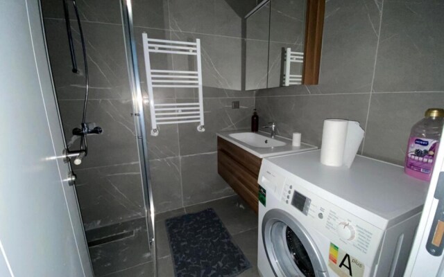 Comfy Flat With Central Location in Fikirtepe