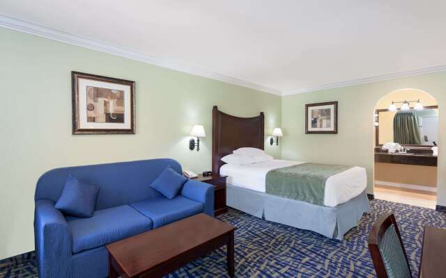 Travelodge by Wyndham Orange County Airport/ Costa Mesa