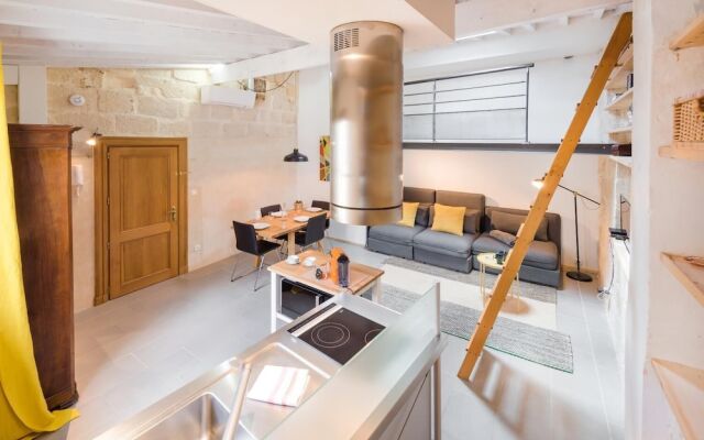 Colombet Stays Place De La Canourgue