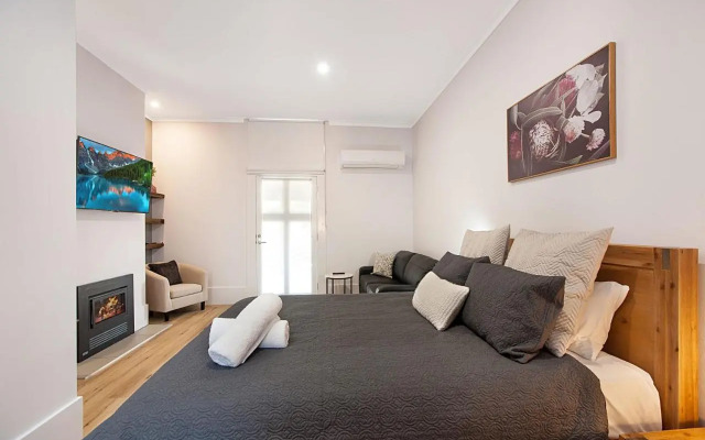 Little Hopwood Apartments No2