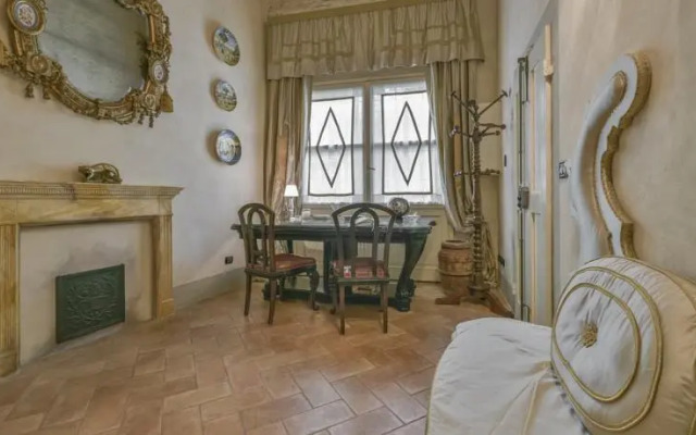 Epoque Halldis Apartment