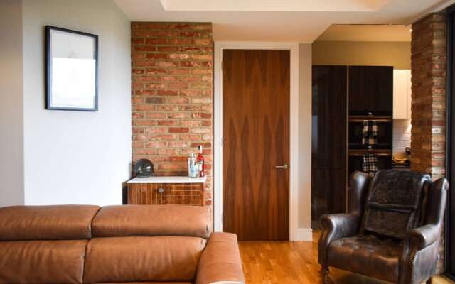 Modern 1 Bedroom Apartment With Balcony By Preston Park