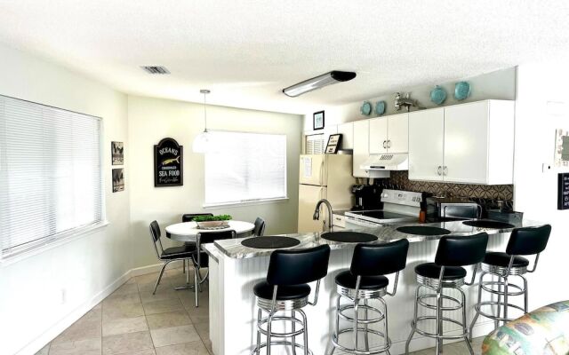 Crystal Village II, Unit 10B