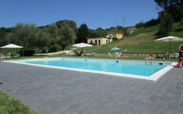 Castello Di Cisterna