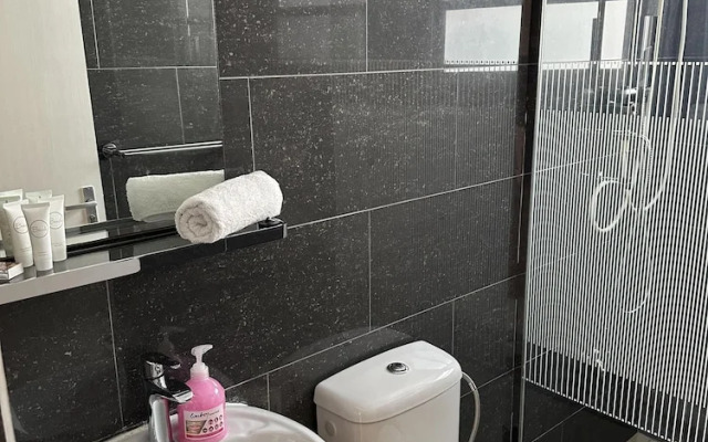 Stylish 3-bed House in Brakkeput Meimei